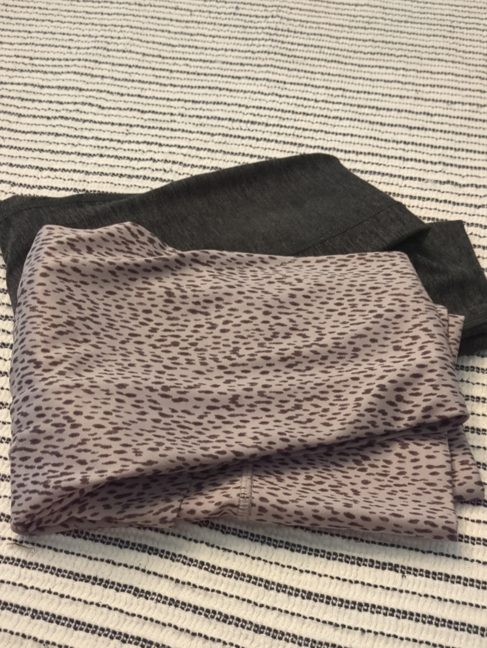 Athleta High Waisted Taupe Leopard Print Leggings Aerie Charcoal Leggings Set XS